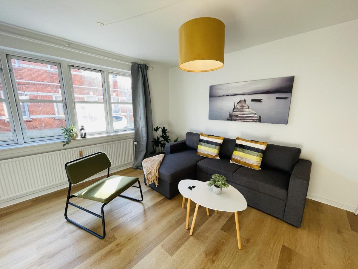 Aday - Central Terrace Apartment In Hjørring Esterno foto