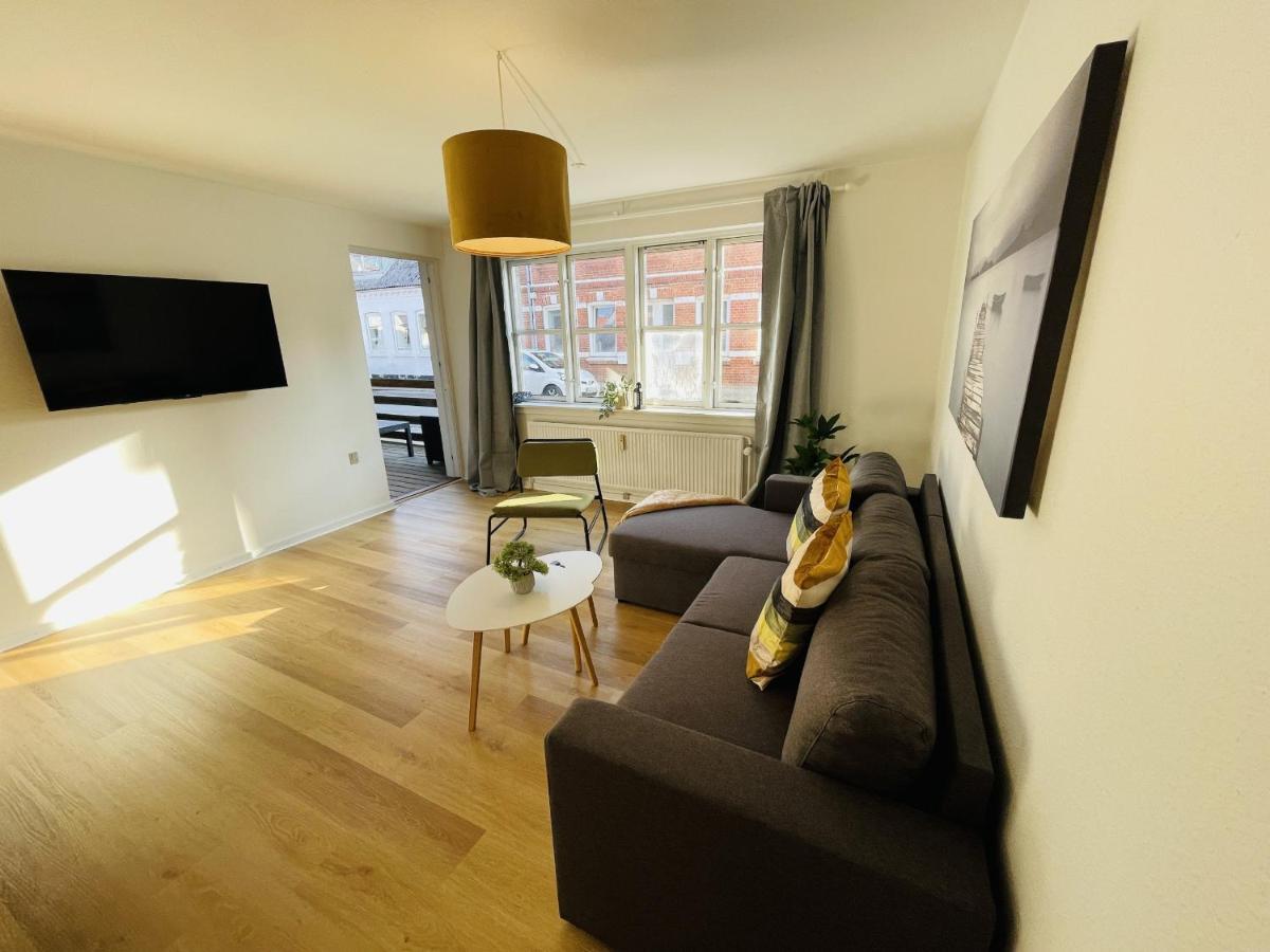 Aday - Central Terrace Apartment In Hjørring Esterno foto