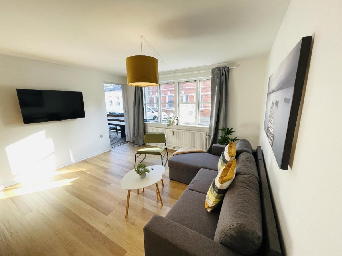 Aday - Central Terrace Apartment In Hjørring Esterno foto