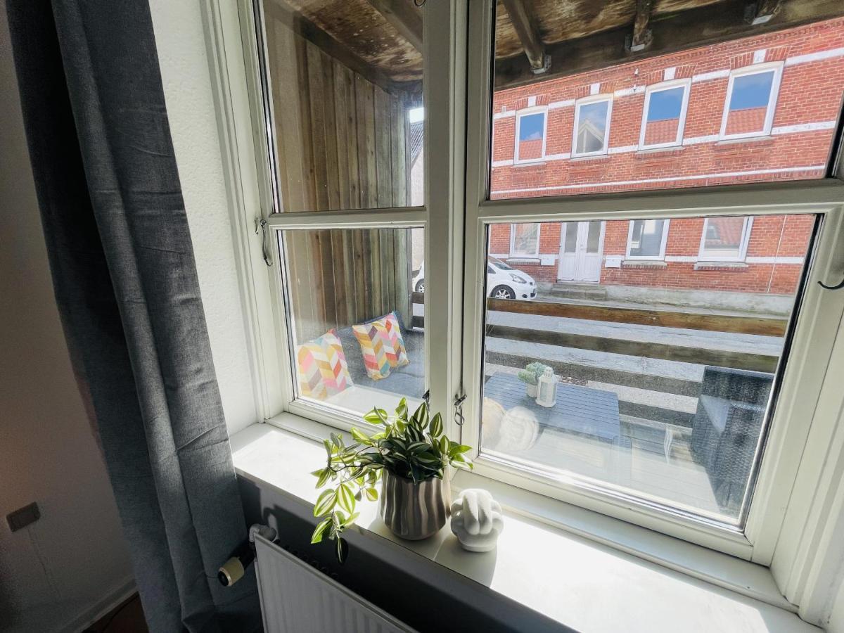 Aday - Central Terrace Apartment In Hjørring Esterno foto